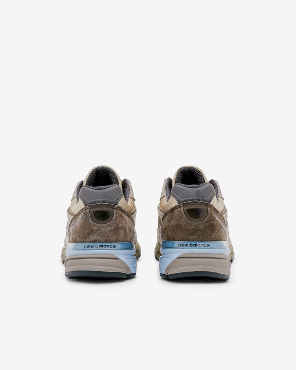 New Balance - Auralee 990V4 Sneakers - (Brown)