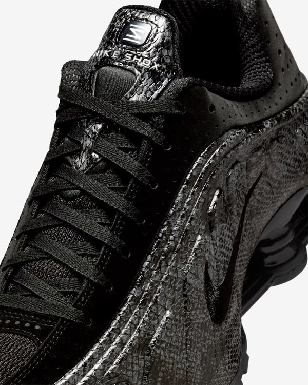 Nike - Women's Shox R4 Sneakers - (Black/Black)