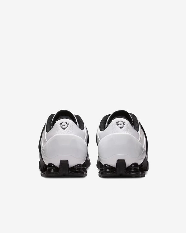 Nike - Women's Total90 Shox Magia Sneakers - (White/Black)