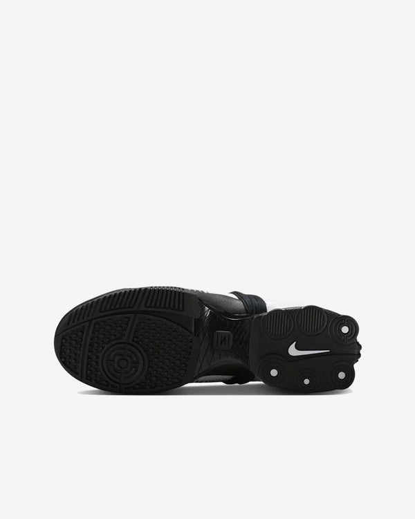 Nike - Women's Total90 Shox Magia Sneakers - (White/Black)