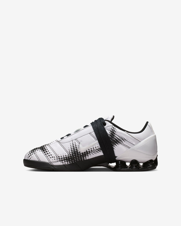 Nike - Women's Total90 Shox Magia Sneakers - (White/Black)