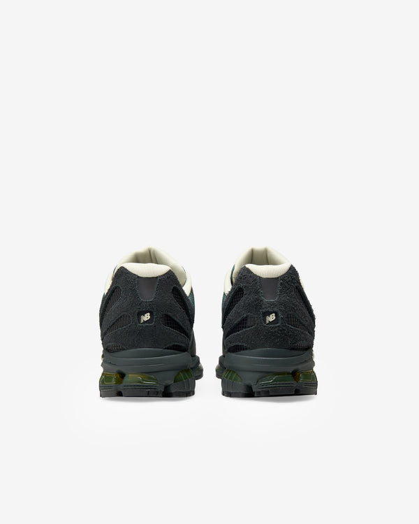 New Balance - Men's Stone Island ABZORB 1890 Sneakers - (Deep Forest Green)